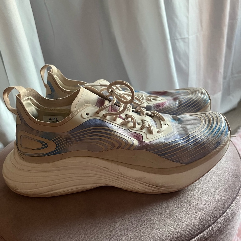 APL SNEAKERS